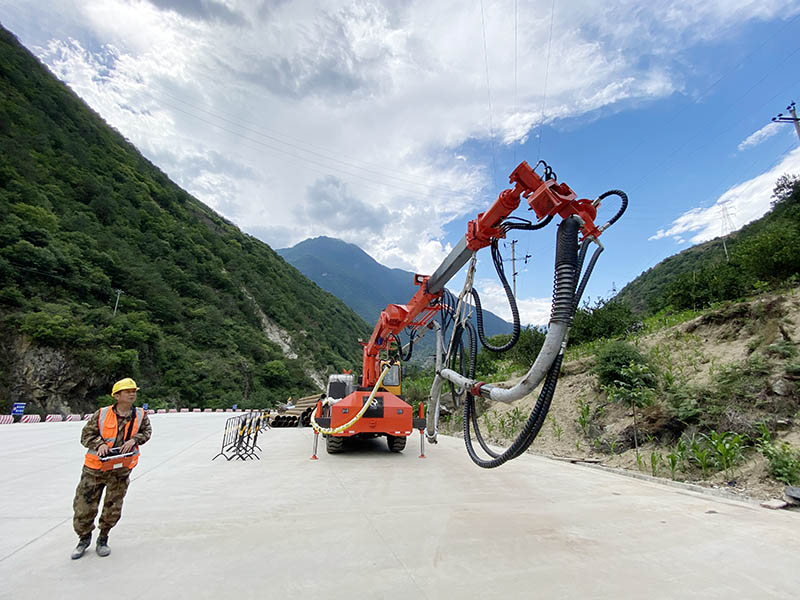 濕噴臺(tái)車施工現(xiàn)場(chǎng)